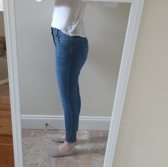 Old Navy Super Skinny Ankle Jeans - Picture 2 of 5